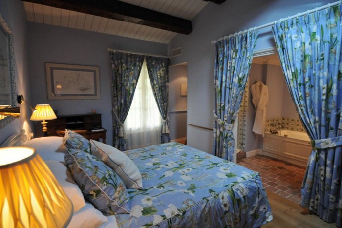 Spójny design Zasłony dobrane do mebli tworzą spójną koncepcję aranżacji wnętrza.