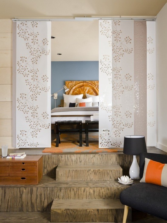 Japoński bambus na drzwiach Japońskie panele bambusowe jako zasłony na szerokim przejściu drzwiowym w stylu japońskim