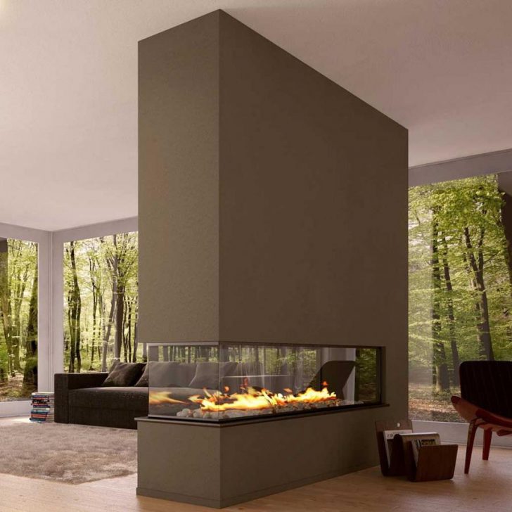 Przegroda z kominkiem Przegroda wewnętrzna z wbudowanym kominkiem, tworząca przytulną atmosferę w salonie.