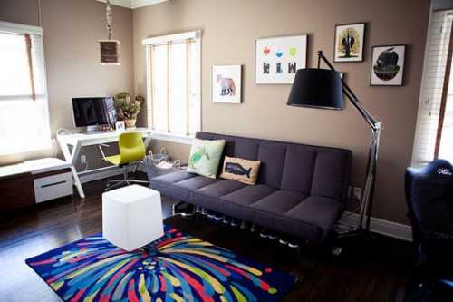 Biuro i pokój gościnny Pokój gościnny z elementami biura domowego, idealne połączenie funkcji.