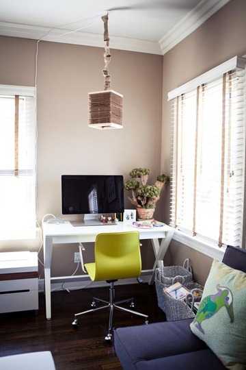 Trendy biurowe 2026 Biuro domowe w stylu nowoczesnym, zgodne z trendami na rok 2026.