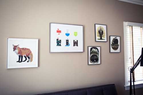 Oświetlenie biurowe Oświetlenie w biurze domowym, zapewniające komfortowe warunki do pracy o każdej porze dnia.