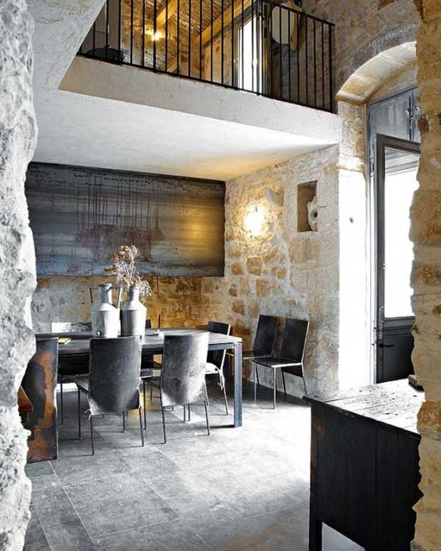 Nowoczesna kuchnia w Sycylii Kuchnia w sycylijskim domu łączy rustykalne elementy z nowoczesną technologią w 2026 roku.