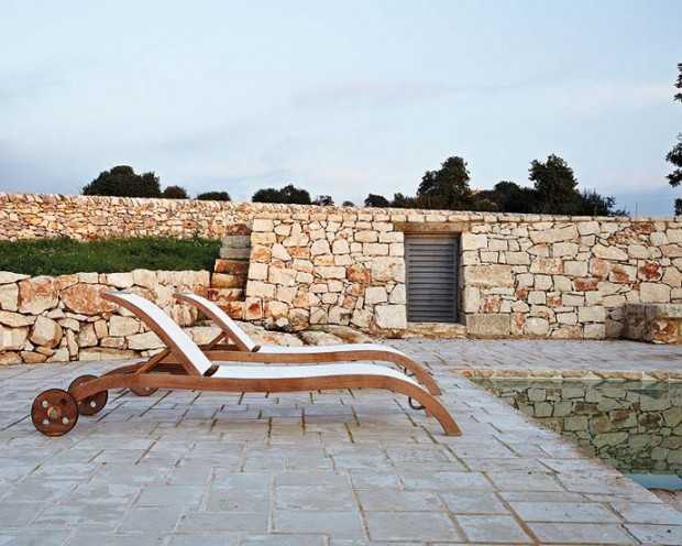 Basen w sycylijskim stylu Nowoczesny basen na terenie starego sycylijskiego majątku Le Edicole w 2026 roku.