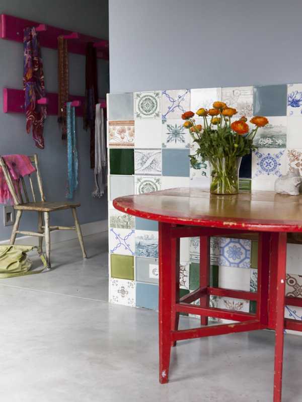 Wiejski komfort snu Wnętrze wiejskiego domu: rustykalne meble i materac 160x200 zapewniający zdrowy sen.