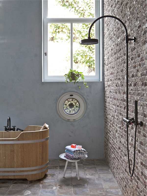 Relaks w starym domu Rustykalny salon w wiejskim domu z materacem 160x200 zapewniającym relaks i odpoczynek.