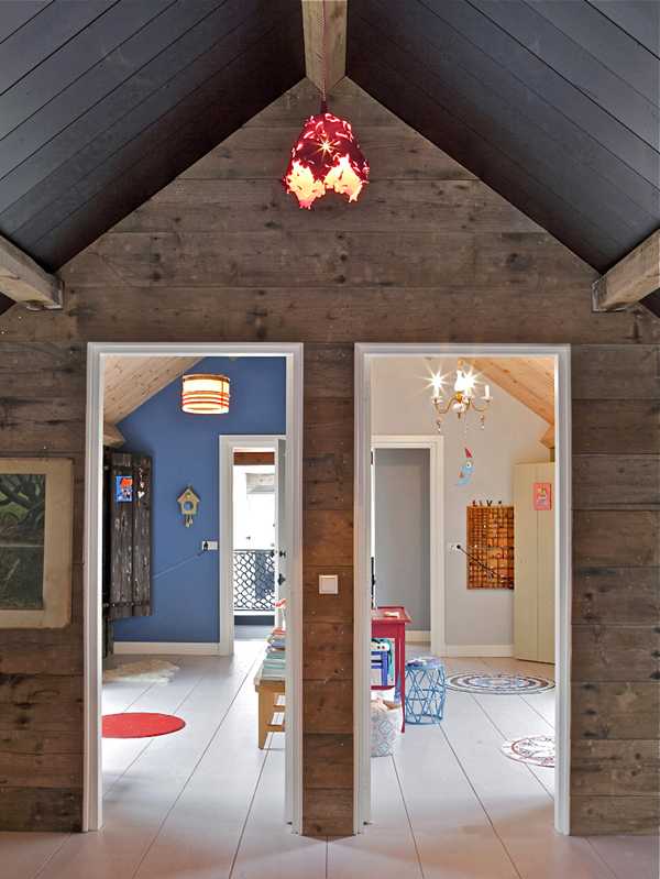 Idealny sen na wsi Czarujący wiejski dom: stylowe wnętrze z materacem 160x200 dla idealnego snu.