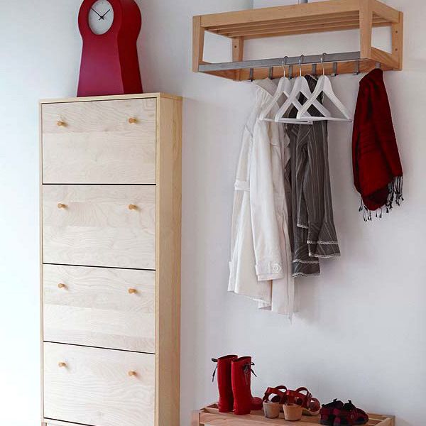 Wieszak Ścienny z Klasą Nowoczesny wieszak ścienny z metalu i drewna idealny do kawiarni 2026.