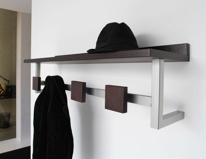 Długi Wieszak do Restauracji Długi wieszak ścienny w kawiarni lub restauracji: praktyczne rozwiązanie dla gości.