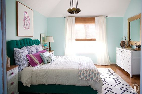 Wygodny dostęp Ergonomia sypialni: zwiększony o 30 cm dostęp do komody dla wygody.