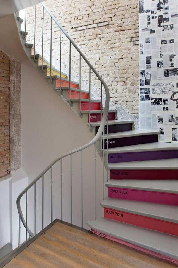 Inspirujący Pop-art Inspirujące wnętrze w stylu pop-art z oryginalnymi dodatkami i ciekawymi rozwiązaniami aranżacyjnymi.