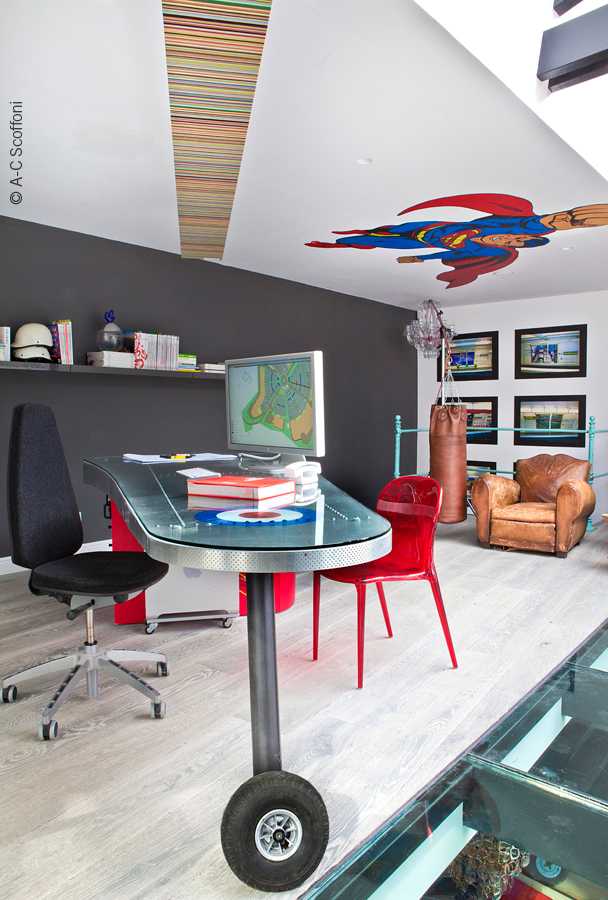 Pop-art: Kolor i Forma Wnętrze w stylu pop-art: nietypowe połączenie kolorów w trzypoziomowym mieszkaniu.