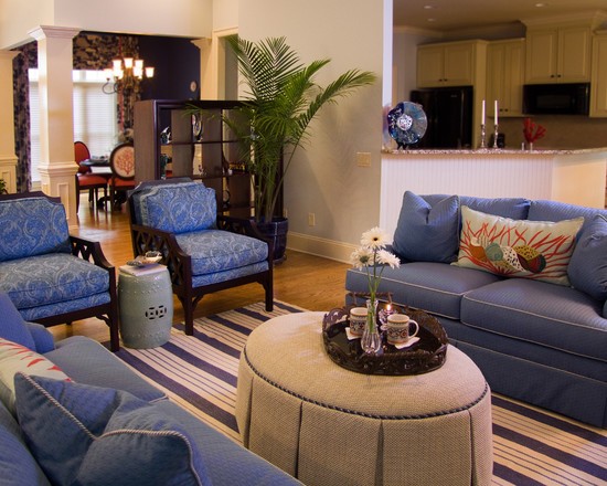 Błękitny salon: Inspiracja Kojący błękitny salon w stylu klasycznym. Inspiracje aranżacyjne na rok 2026.