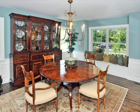 Uspokajająca niebieska aranżacja Uspokajające wnętrze: Niebieska kuchnia 2026 z roślinami i elementami dekoracyjnymi