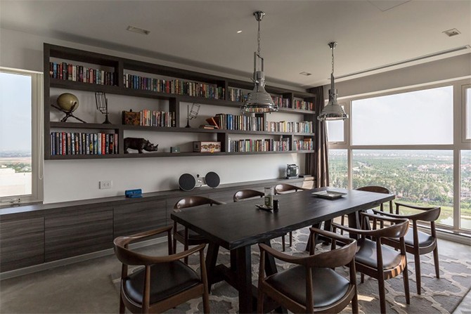 Jadalnia i biblioteka Strefa jadalni połączona z biblioteką w luksusowym apartamencie dwupoziomowym.