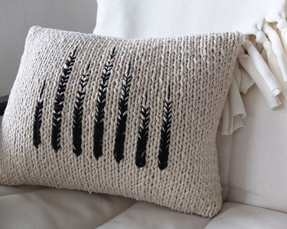 Faktury i Wzory DIY Poduszki dekoracyjne DIY z różnymi fakturami, szyte ręcznie, idealne do małego mieszkania.