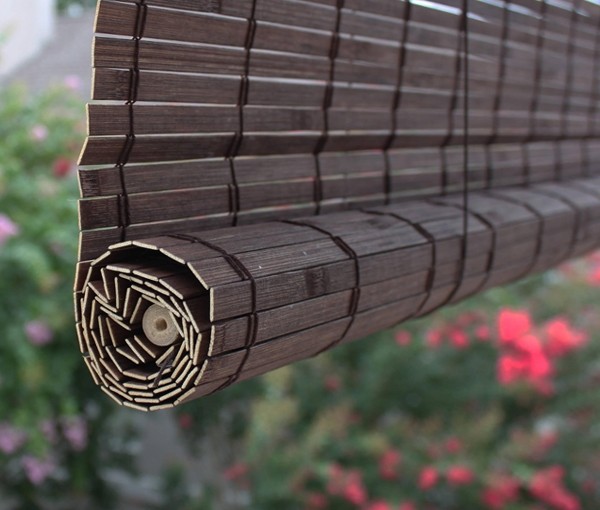 Elegancja drewna w oknie Rolety drewniane: naturalny wybór dla okien, idealne rozwiązanie 2026 roku.