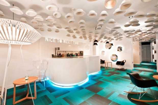 Retro inspiracje z Hiszpanii Wnętrze hotelu Portago Granada: retro inspiracje i hiszpańskie trendy wystroju wnętrz 2026.