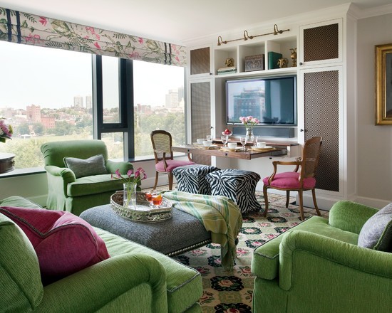 Wiszące ogrody w salonie Mały zielony salon z modułową sofą i roślinami wiszącymi w 2026