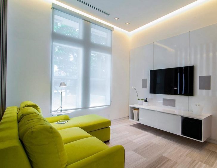 LED: Efekt Rozszerzenia Oświetlenie LED wzdłuż ścian tworzy efekt rozszerzenia w małym mieszkaniu w 2026.